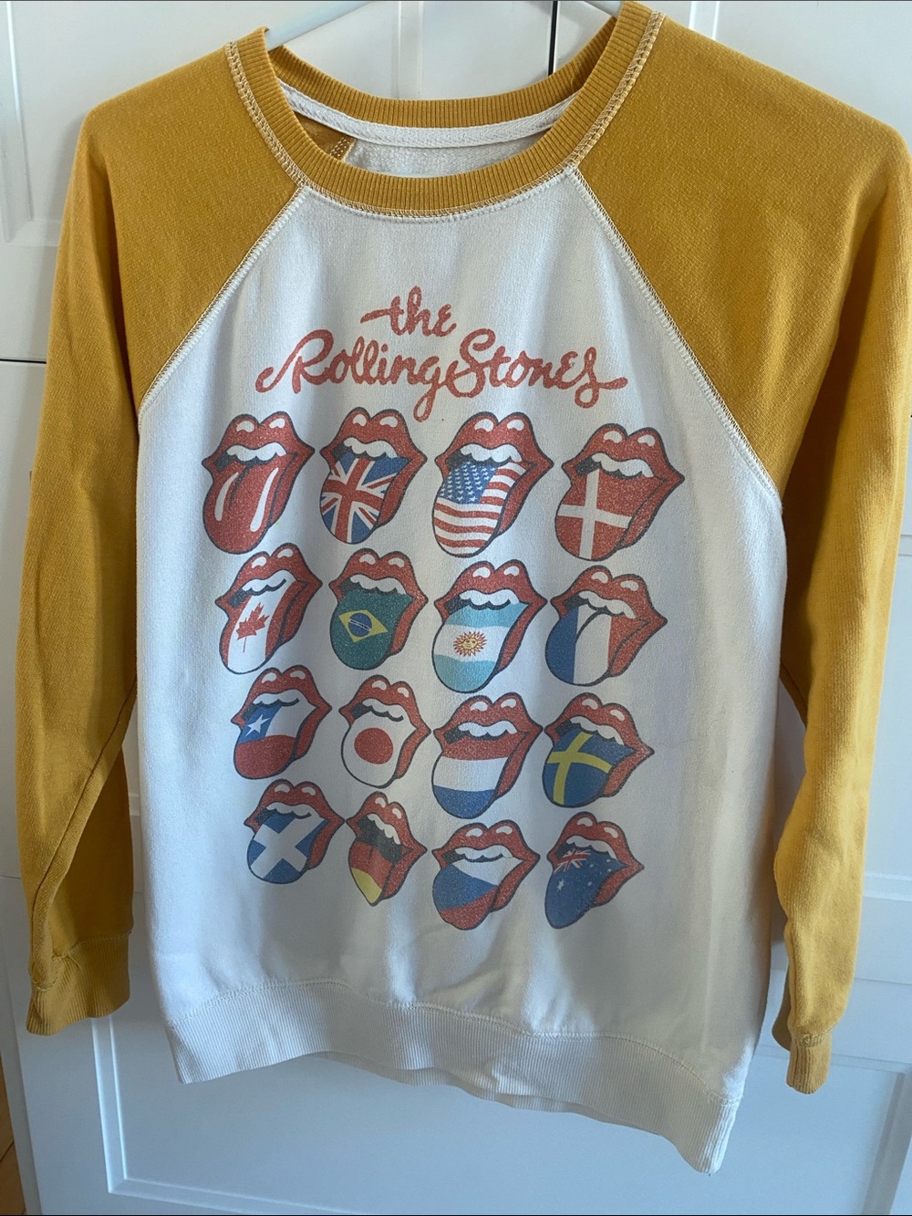 American Eagle Rolling Stones crewneck w Mustard Raglan Sleeves Size Small